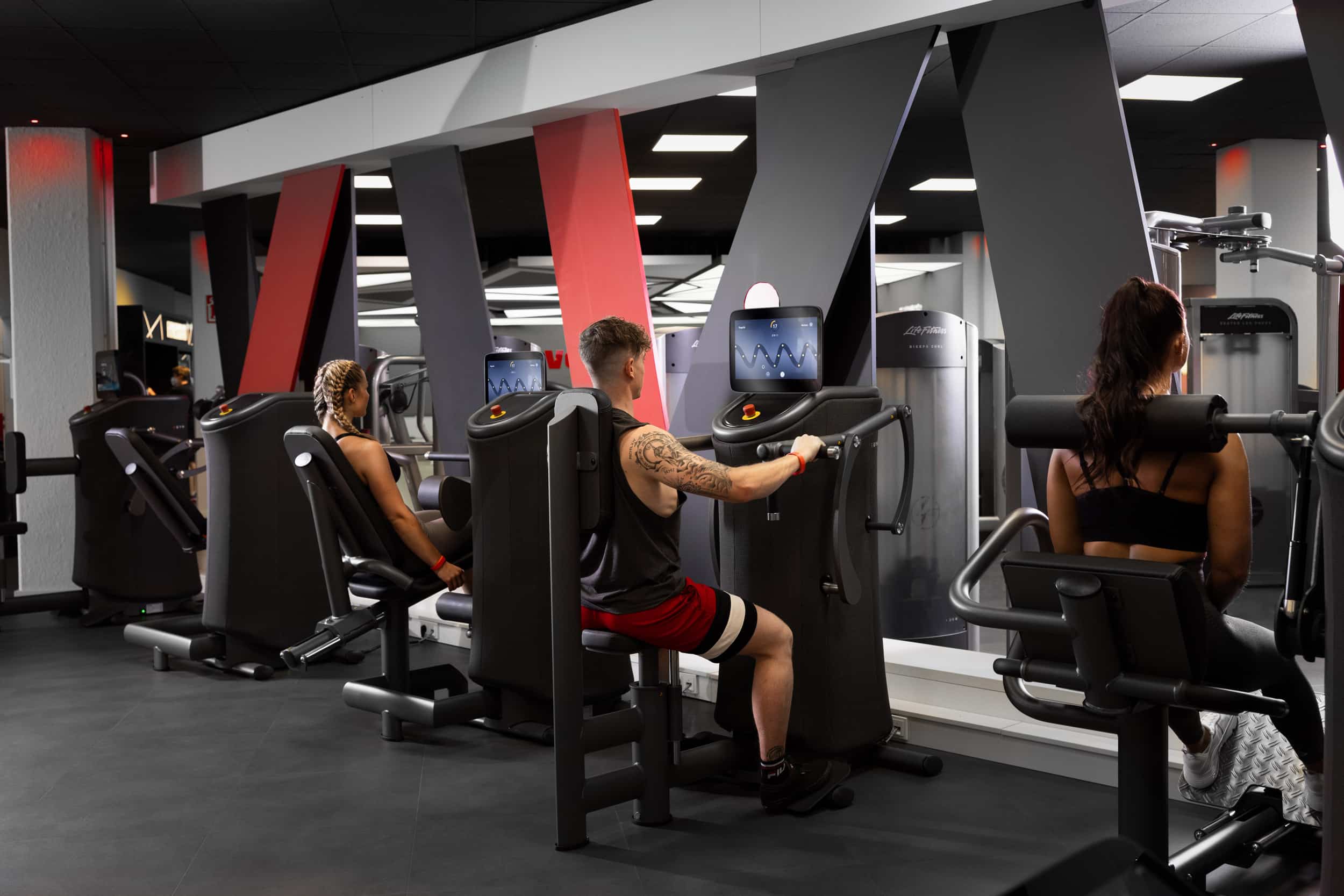 digital-fitness-floor-egym-training
